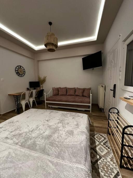 Tiny Nest Sindos Apartman Kültér fotó